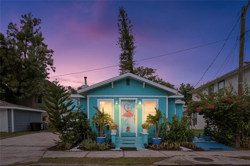 For Sale: $619,000 (3 beds, 2 baths, 1032 Square Feet)