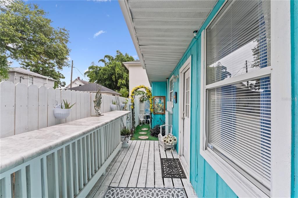 For Sale: $619,000 (3 beds, 2 baths, 1032 Square Feet)