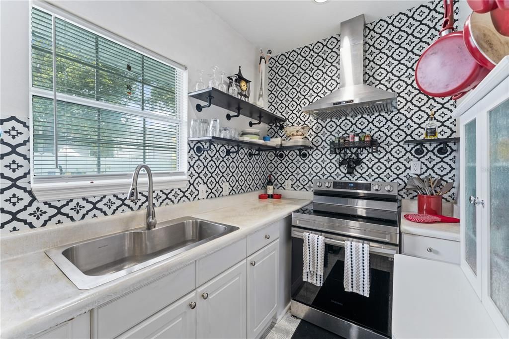 For Sale: $619,000 (3 beds, 2 baths, 1032 Square Feet)