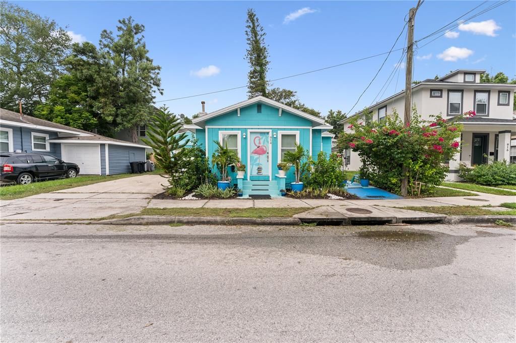 For Sale: $619,000 (3 beds, 2 baths, 1032 Square Feet)