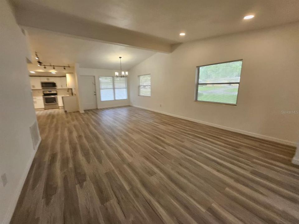 В аренду: $2,450 (3 спален, 2 ванн, 1693 Квадратных фут)