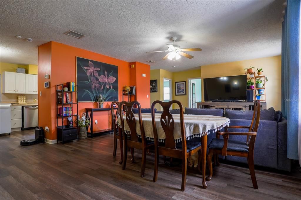 For Sale: $395,000 (2 beds, 1 baths, 1058 Square Feet)