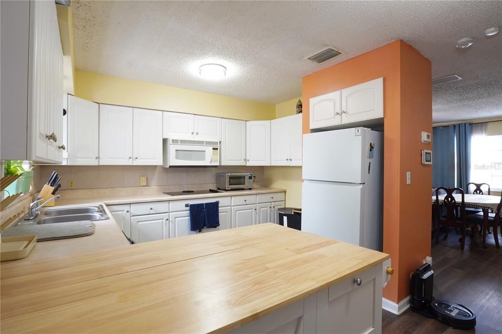 For Sale: $395,000 (2 beds, 1 baths, 1058 Square Feet)