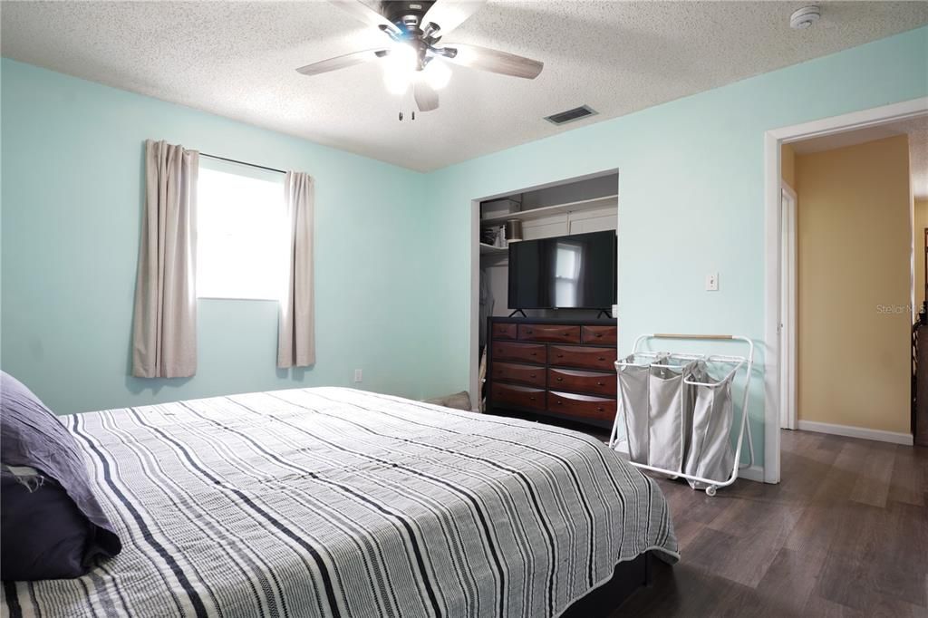 For Sale: $395,000 (2 beds, 1 baths, 1058 Square Feet)