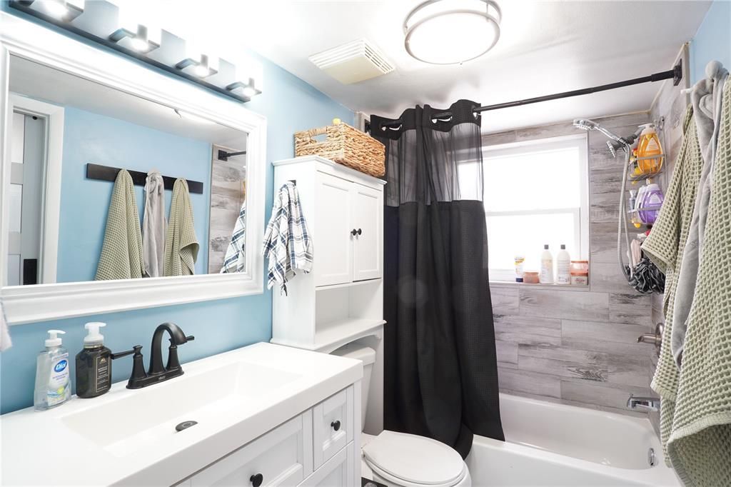 For Sale: $395,000 (2 beds, 1 baths, 1058 Square Feet)