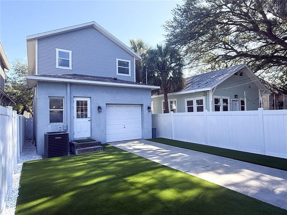 For Rent: $3,600 (3 beds, 2 baths, 1498 Square Feet)