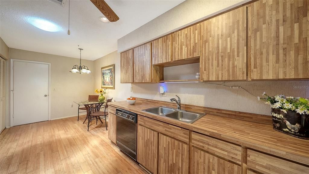 Active With Contract: $215,000 (3 beds, 2 baths, 1679 Square Feet)