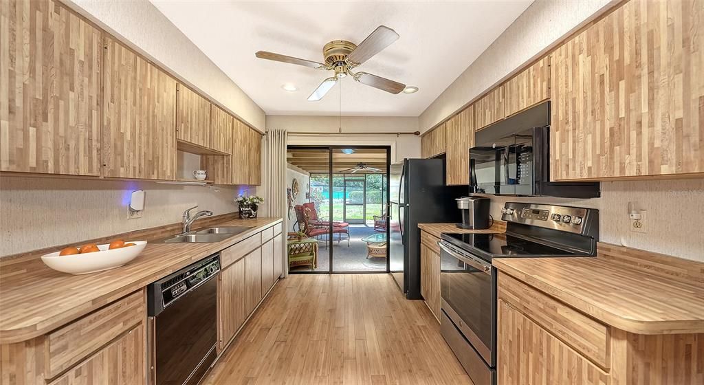 Active With Contract: $215,000 (3 beds, 2 baths, 1679 Square Feet)