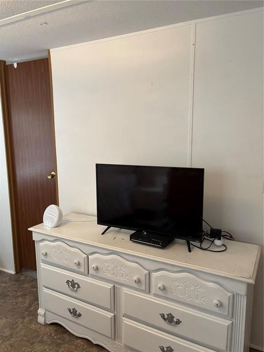 For Sale: $179,900 (3 beds, 2 baths, 1216 Square Feet)