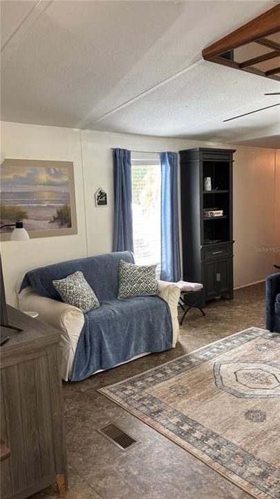 For Sale: $179,900 (3 beds, 2 baths, 1216 Square Feet)