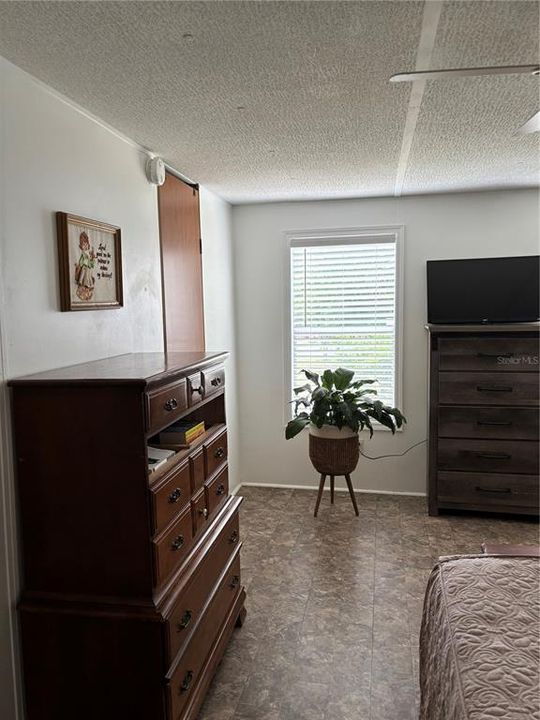 For Sale: $179,900 (3 beds, 2 baths, 1216 Square Feet)