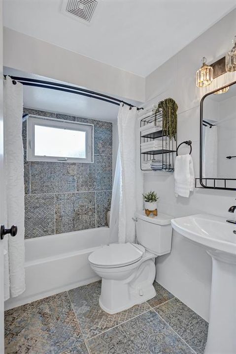 For Sale: $589,000 (3 beds, 2 baths, 1608 Square Feet)