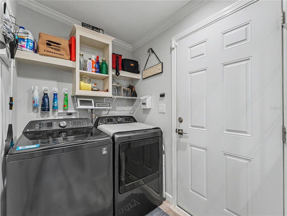 На продажу: $329,900 (3 спален, 2 ванн, 1425 Квадратных фут)