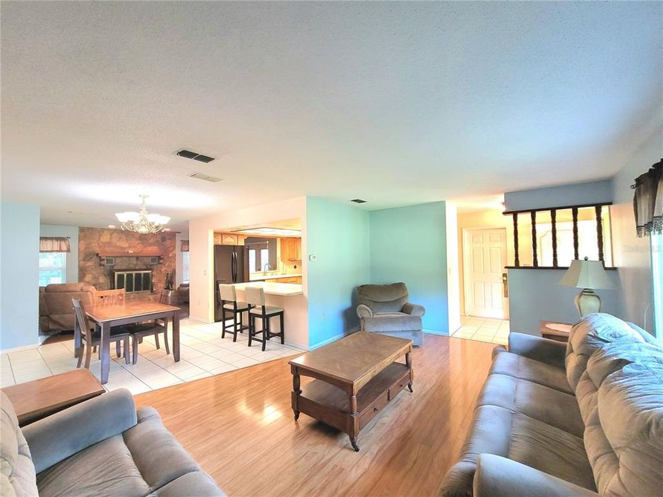 En Venta: $329,000 (3 camas, 2 baños, 1809 Pies cuadrados)