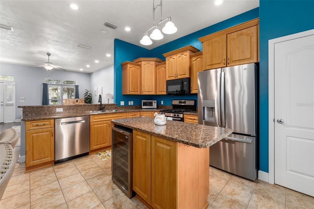 For Sale: $335,000 (3 beds, 2 baths, 1586 Square Feet)