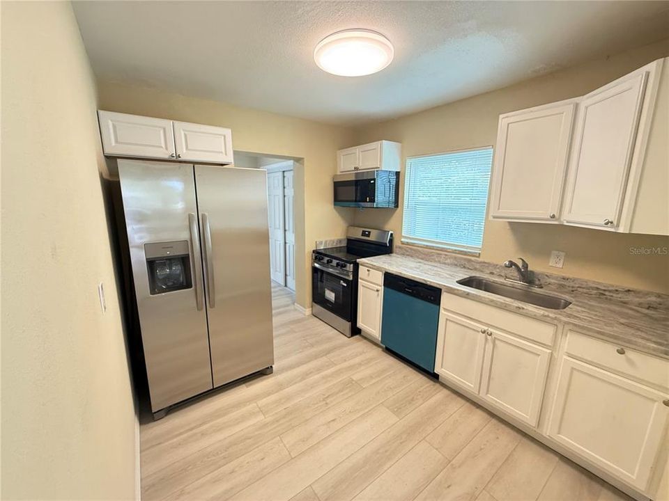 For Sale: $249,500 (2 beds, 2 baths, 1123 Square Feet)