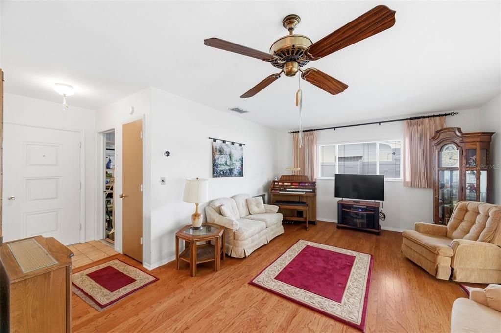 For Sale: $409,900 (3 beds, 2 baths, 1259 Square Feet)