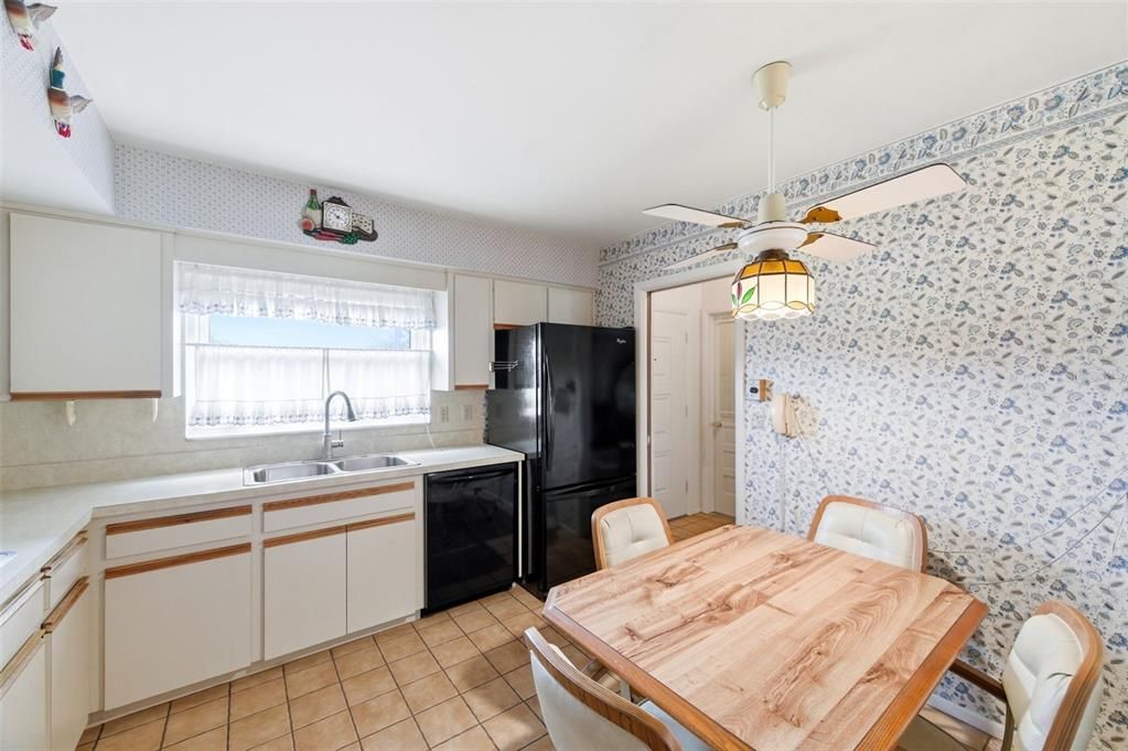 For Sale: $409,900 (3 beds, 2 baths, 1259 Square Feet)