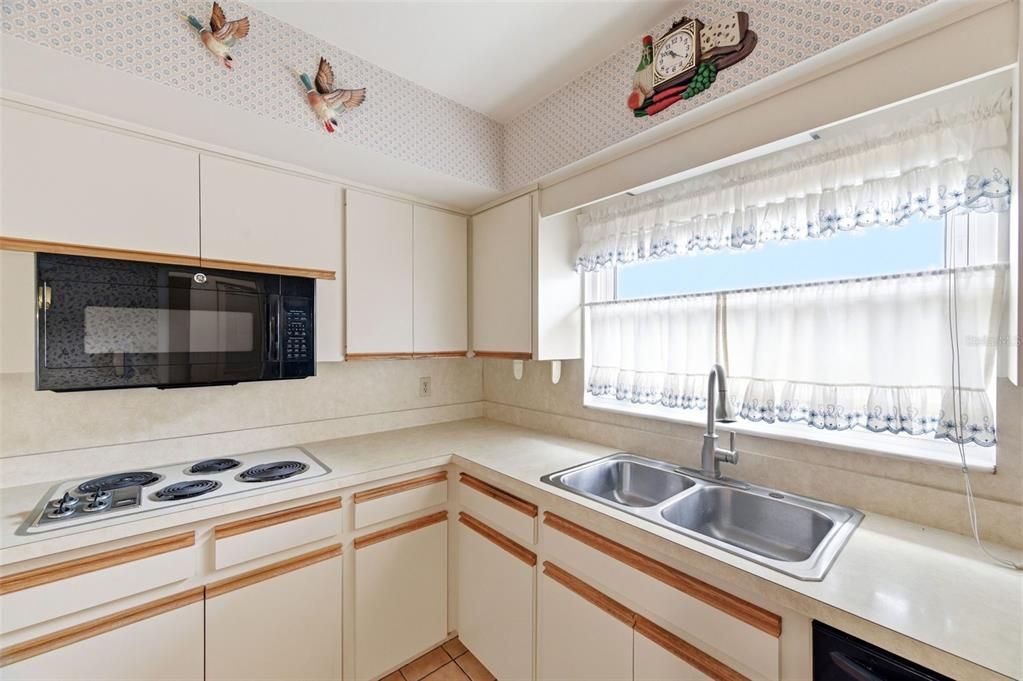 For Sale: $409,900 (3 beds, 2 baths, 1259 Square Feet)