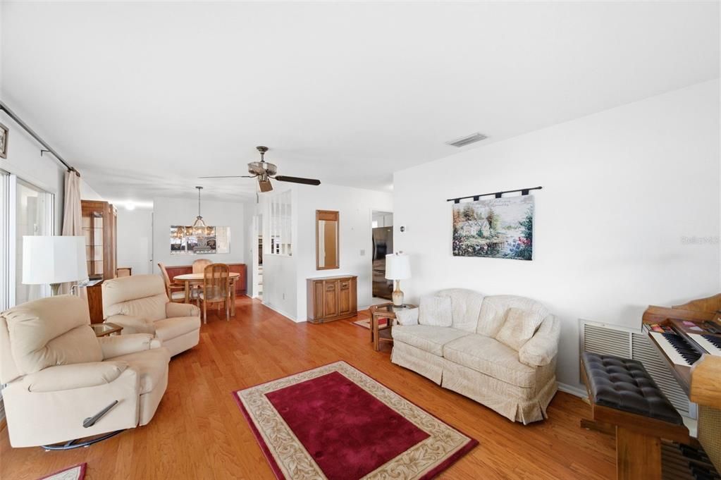 For Sale: $409,900 (3 beds, 2 baths, 1259 Square Feet)