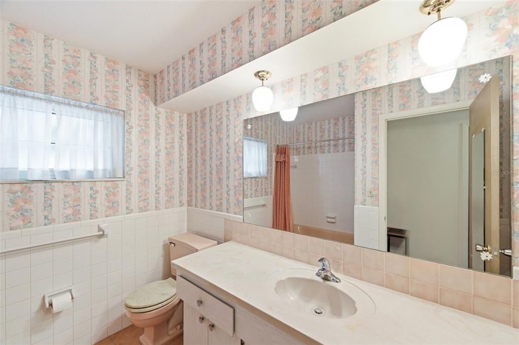 For Sale: $409,900 (3 beds, 2 baths, 1259 Square Feet)