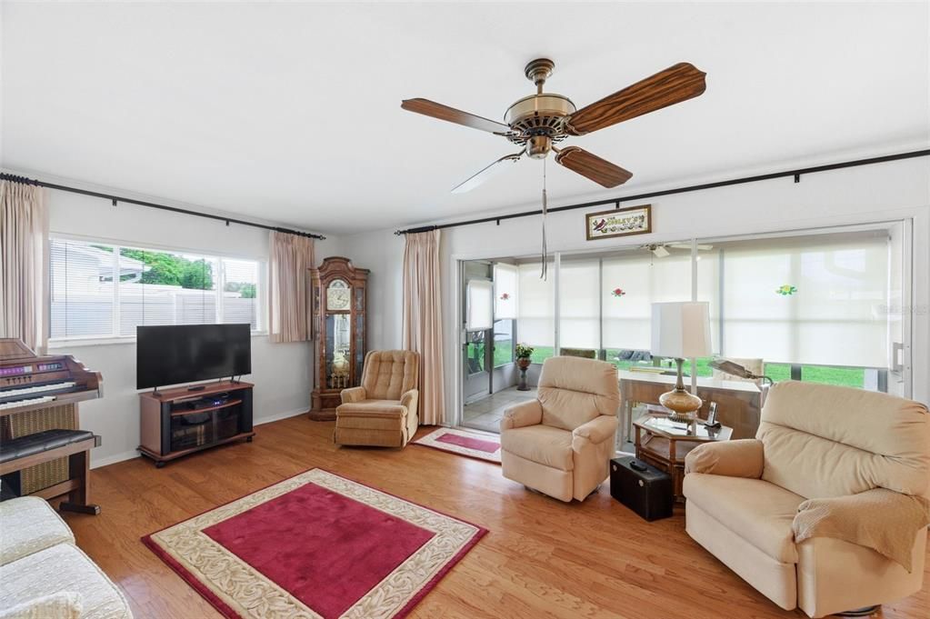 For Sale: $409,900 (3 beds, 2 baths, 1259 Square Feet)
