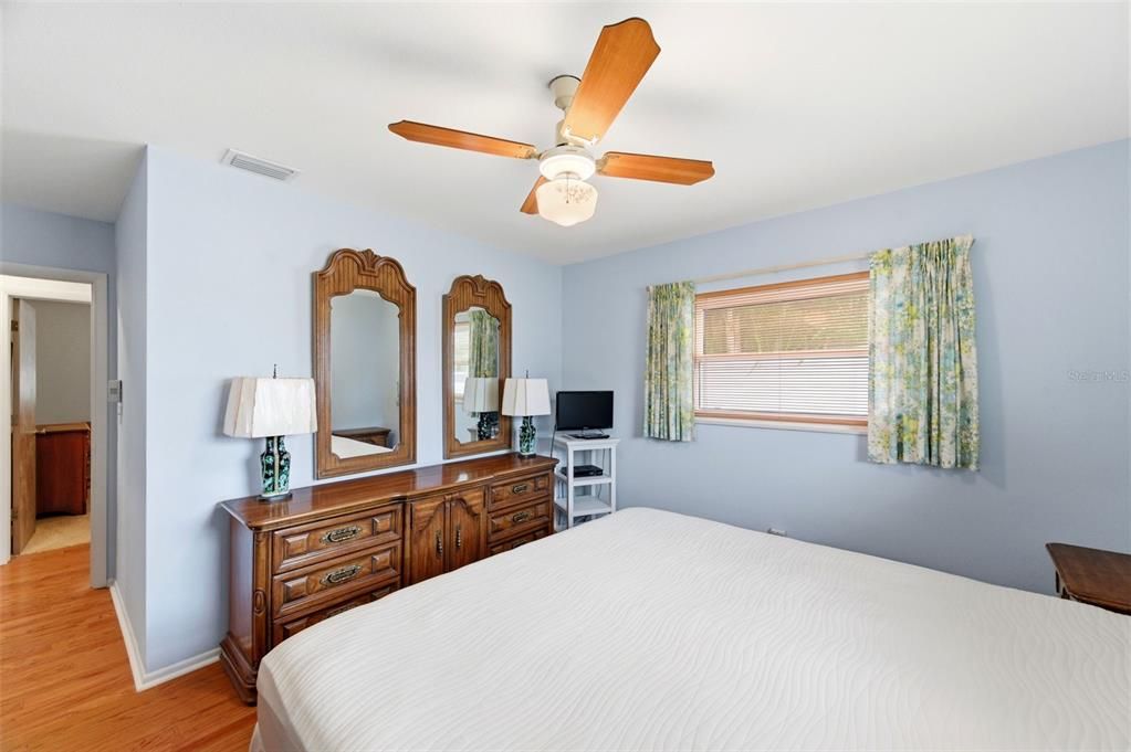 For Sale: $409,900 (3 beds, 2 baths, 1259 Square Feet)