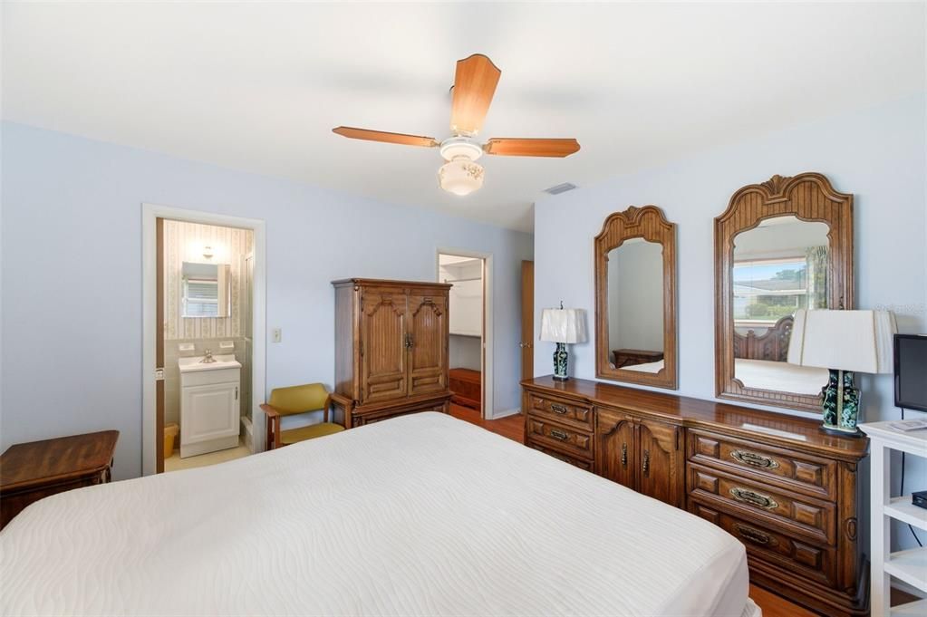 For Sale: $409,900 (3 beds, 2 baths, 1259 Square Feet)