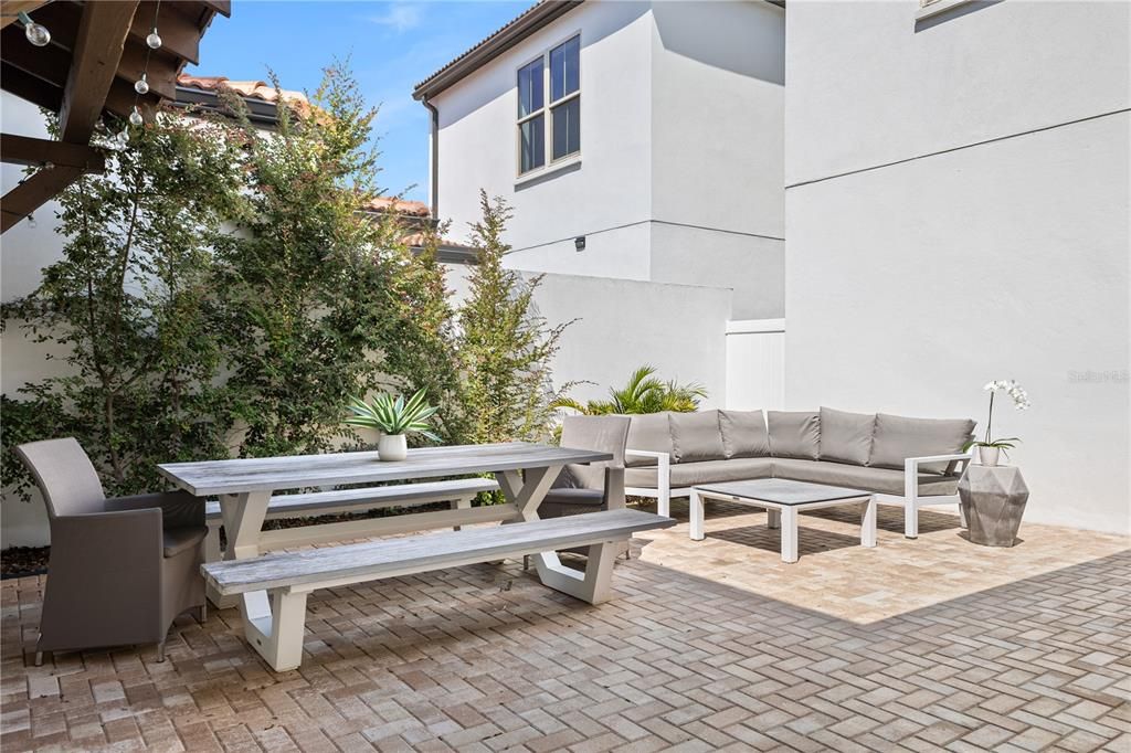 出租: $3,800 (3 贝兹, 3 浴室, 2052 平方英尺)