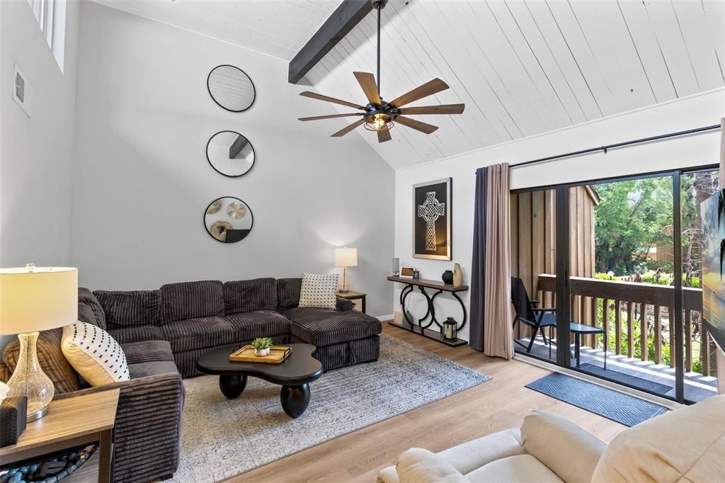 For Sale: $229,900 (2 beds, 2 baths, 1143 Square Feet)