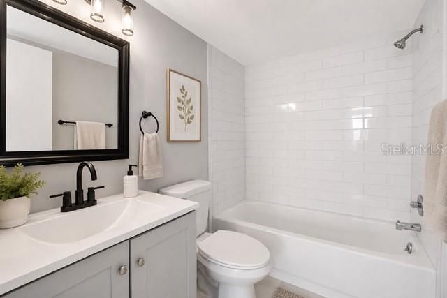 For Sale: $196,900 (2 beds, 2 baths, 964 Square Feet)