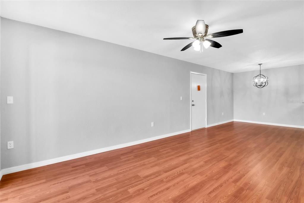 For Sale: $196,900 (2 beds, 2 baths, 964 Square Feet)