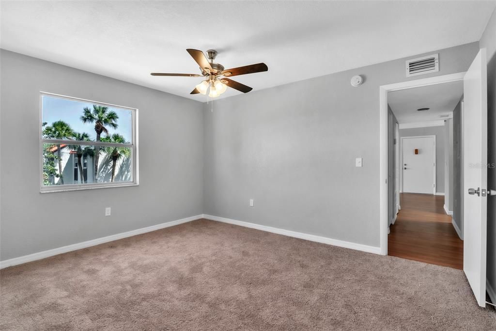 For Sale: $196,900 (2 beds, 2 baths, 964 Square Feet)