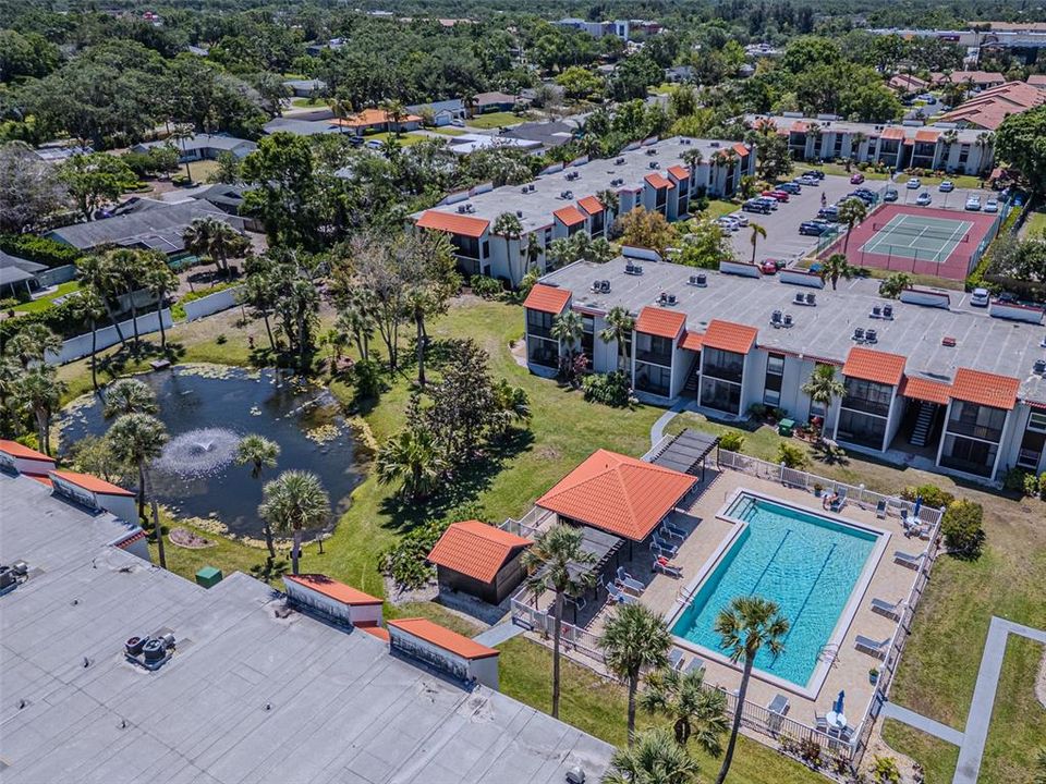 For Sale: $196,900 (2 beds, 2 baths, 964 Square Feet)