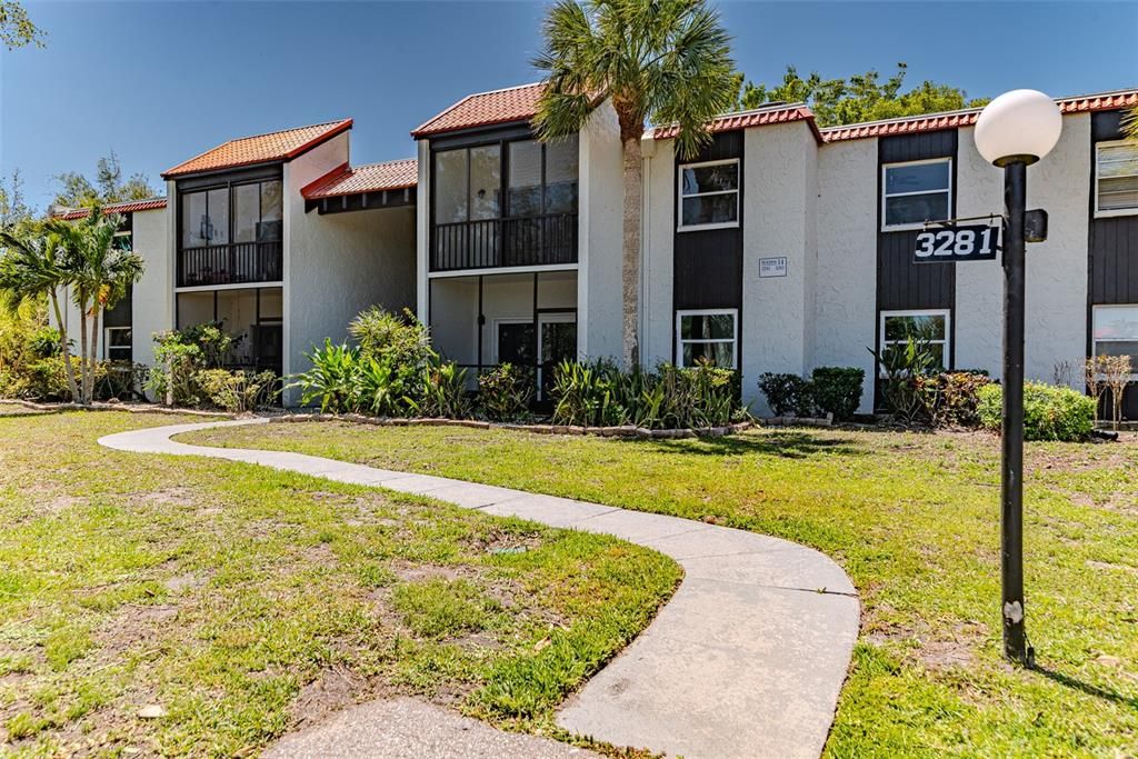 For Sale: $196,900 (2 beds, 2 baths, 964 Square Feet)