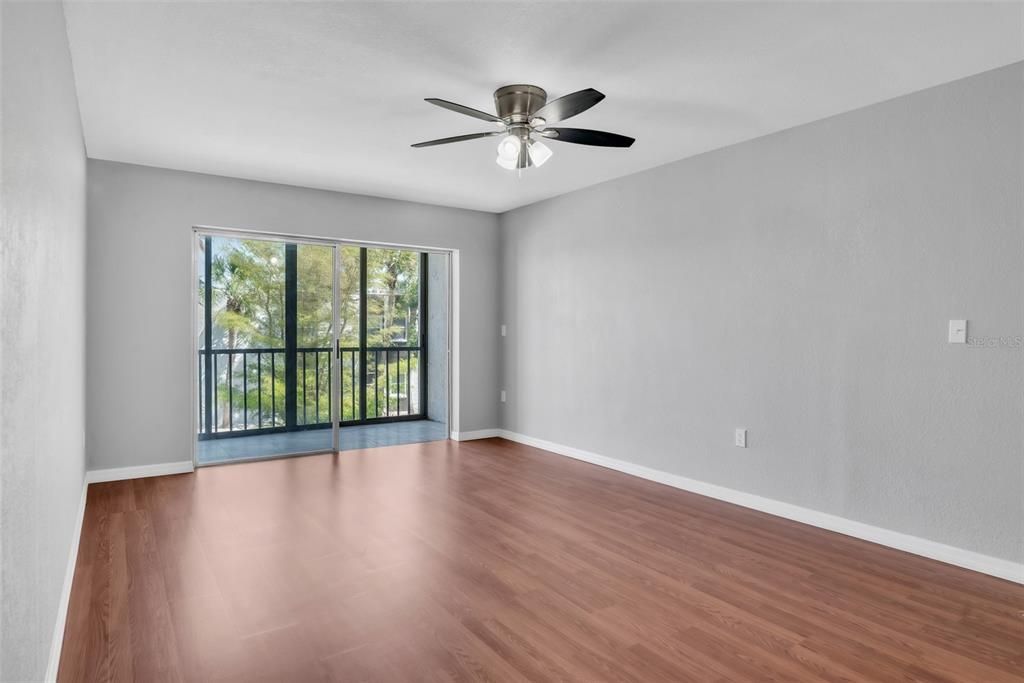 For Sale: $196,900 (2 beds, 2 baths, 964 Square Feet)