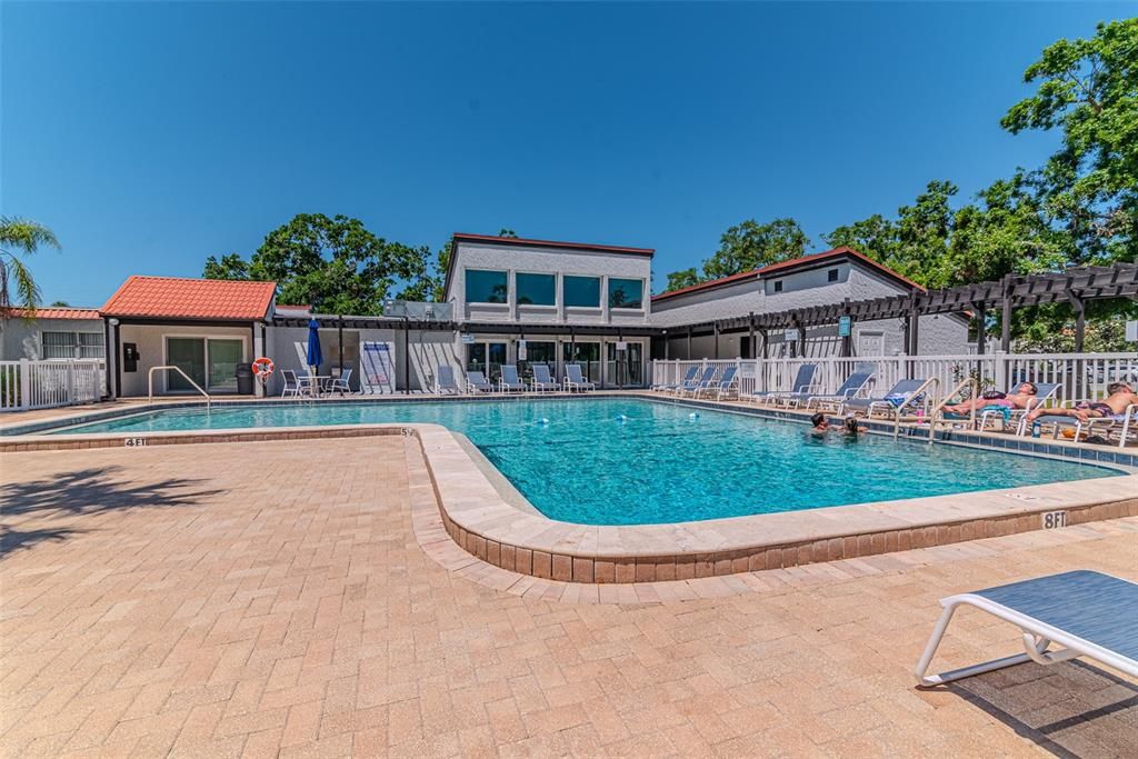 For Sale: $196,900 (2 beds, 2 baths, 964 Square Feet)