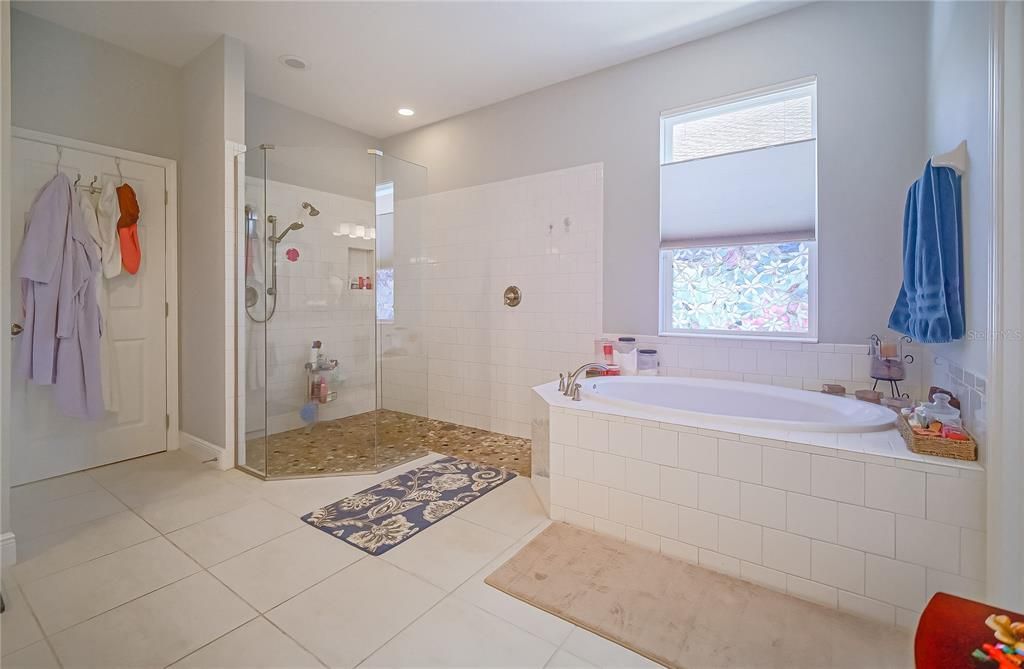 For Sale: $795,000 (4 beds, 4 baths, 2921 Square Feet)