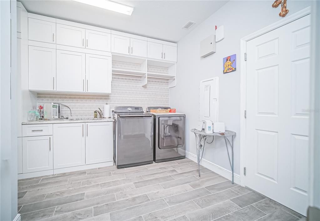 For Sale: $795,000 (4 beds, 4 baths, 2921 Square Feet)