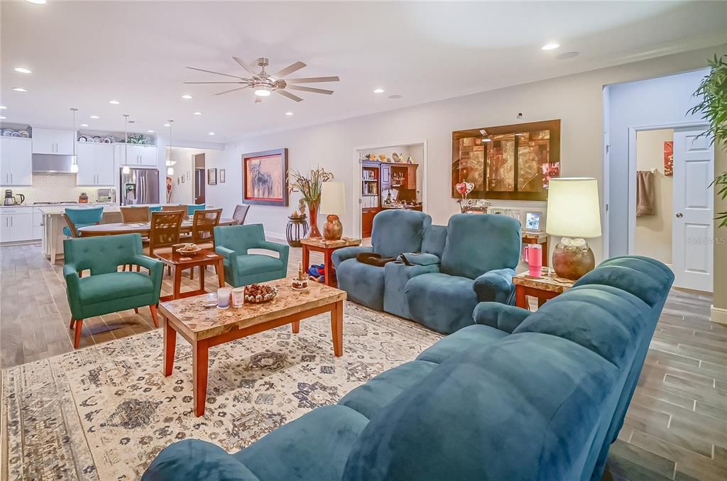 For Sale: $795,000 (4 beds, 4 baths, 2921 Square Feet)