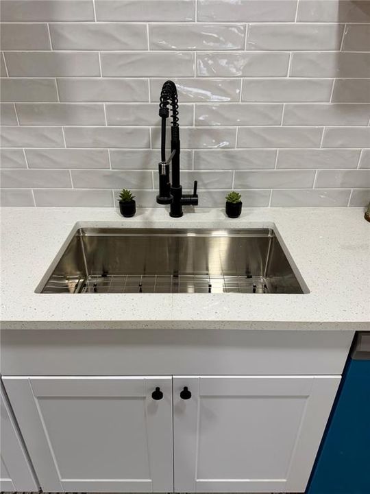 For Sale: $198,000 (3 beds, 2 baths, 800 Square Feet)