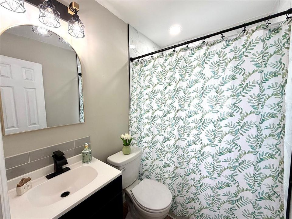 For Sale: $198,000 (3 beds, 2 baths, 800 Square Feet)