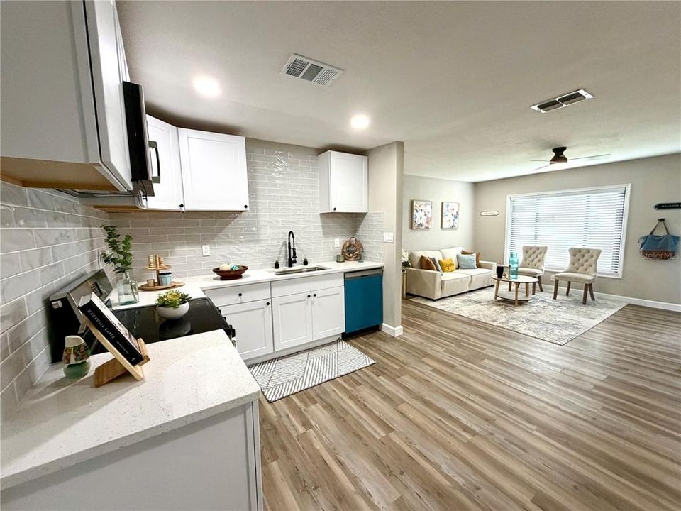 For Sale: $198,000 (3 beds, 2 baths, 800 Square Feet)