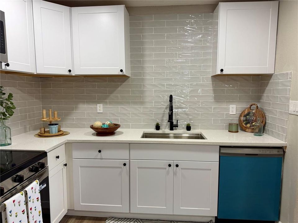 For Sale: $198,000 (3 beds, 2 baths, 800 Square Feet)
