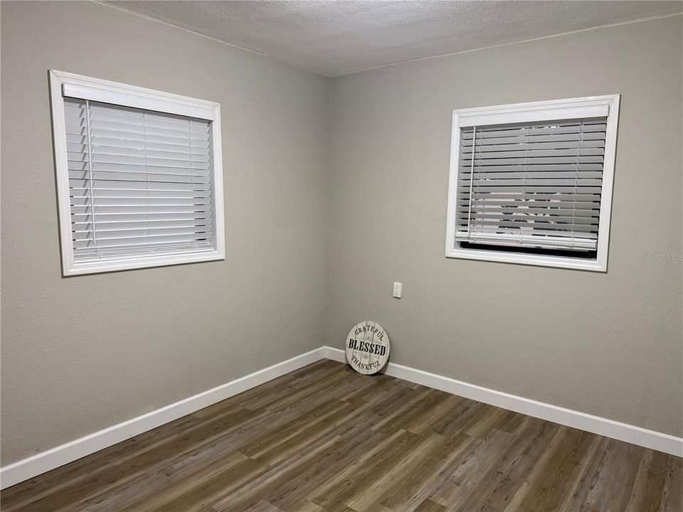 For Sale: $198,000 (3 beds, 2 baths, 800 Square Feet)