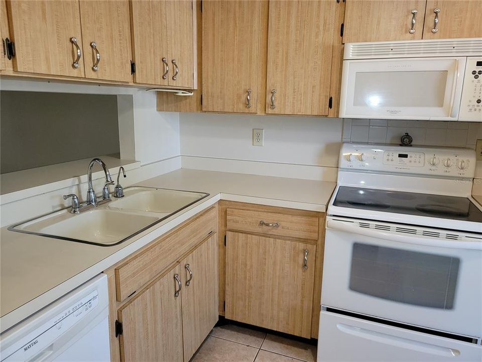 For Rent: $1,375 (2 beds, 2 baths, 1008 Square Feet)
