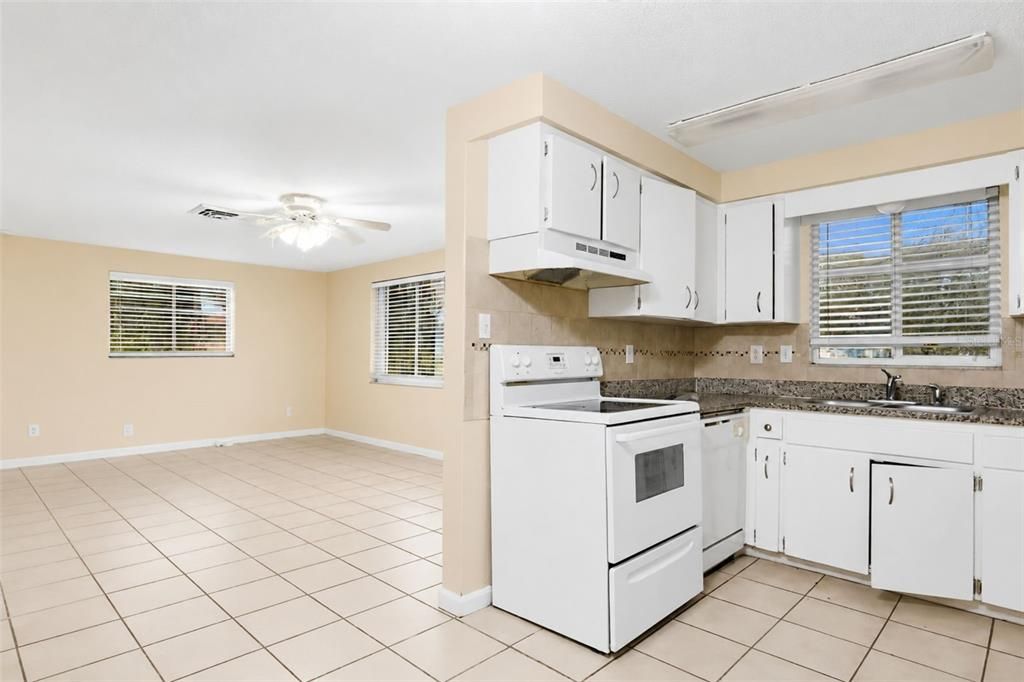 For Sale: $239,900 (3 beds, 1 baths, 1002 Square Feet)