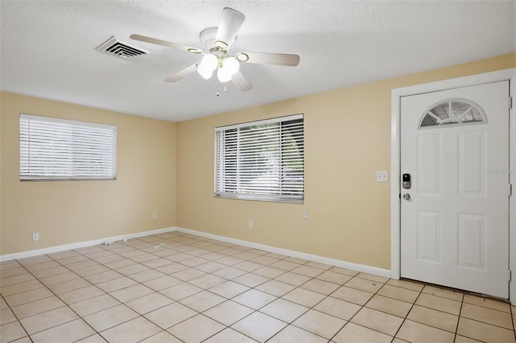 For Sale: $239,900 (3 beds, 1 baths, 1002 Square Feet)