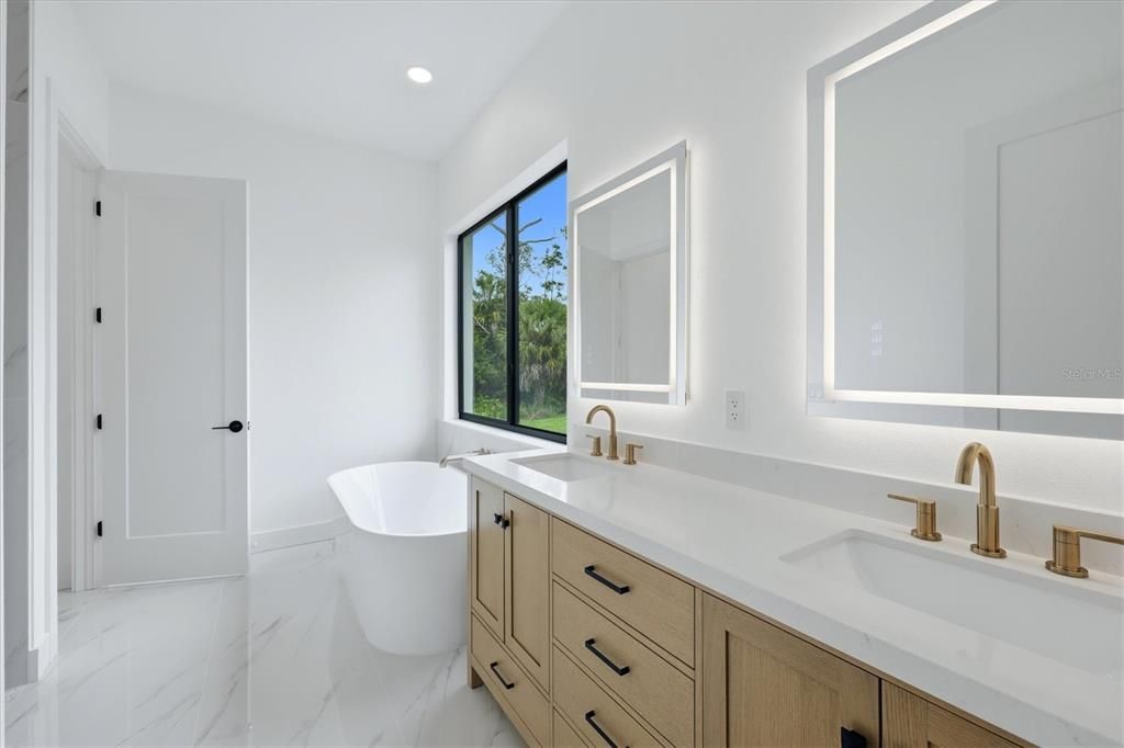 For Sale: $445,000 (4 beds, 2 baths, 1834 Square Feet)