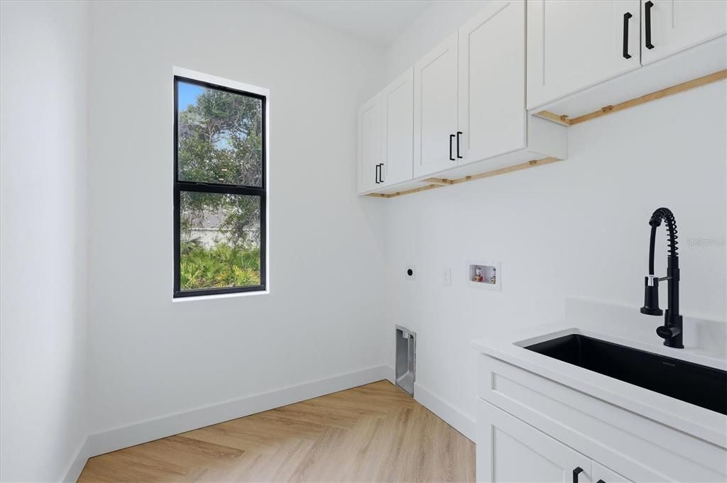 For Sale: $445,000 (4 beds, 2 baths, 1834 Square Feet)